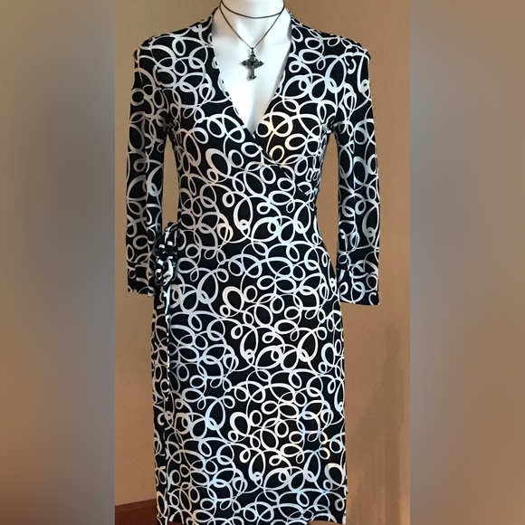 Kenneth Cole Black & White V Neck Squiggly Design Rap Around Tie On Side Sz S - Picture 1 of 10